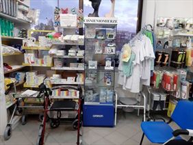 wnętrze sklepu, Medic s.c. Sprzedaż i Serwis Sprzętu Medycznego J.A. Chojnowscy, Łomża