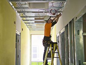 montaż instalacji elektrycznych