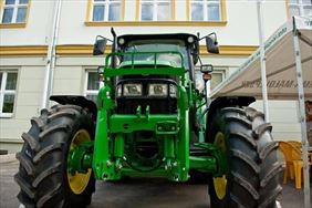 ciągnik rolniczy, Zespół Szkół Centrum Kształcenia Rolniczego im. mjr. Pil. Władysława Szcześniewskiego w Widzewie, Widzew