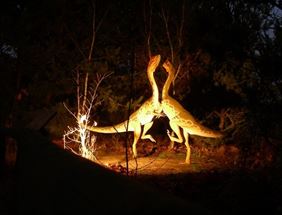 park dinozaurów nocą, Park Dinozaurów, Nowiny Wielkie