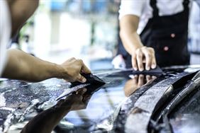 Oklejanie aut folią, Auto Szyby Przyciemnianie i Montaż Szyb Samochodowych Krzysztof Rywacki, Pomiechówek