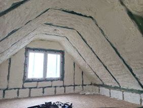 ocieplanie poddasza pianą PUR