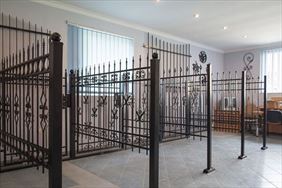 bramy i ogrodzenia w magazynie