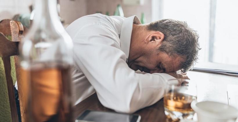 Skąd bierze się kac po alkoholu? Skąd bierze się kac po alkoholu?
