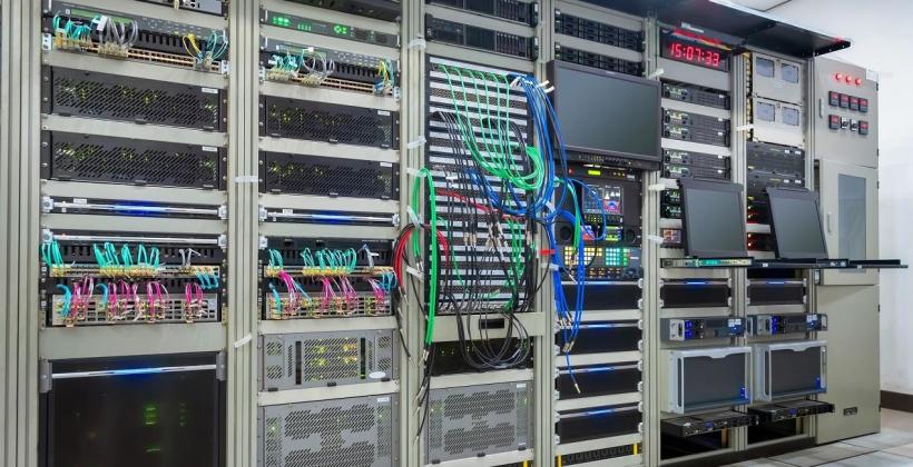Jakie standardy muszą spełniać szafy teleinformatyczne?
