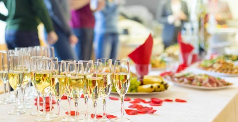 Impreza okolicznościowa w hotelowej restauracji. Czy to dobry pomysł? Impreza okolicznościowa w hotelowej restauracji. Czy to dobry pomysł?