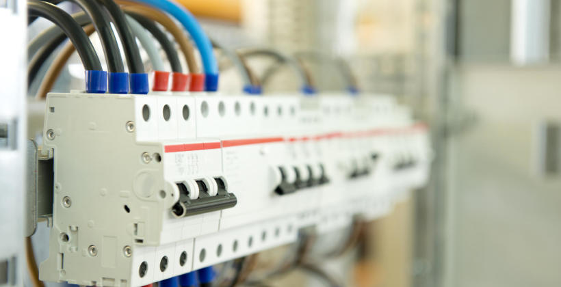 Instalacje elektryczne w obiektach kubaturowych z firmą EBS Sp. z o.o. Instalacje elektryczne w obiektach kubaturowych z firmą EBS Sp. z o.o.