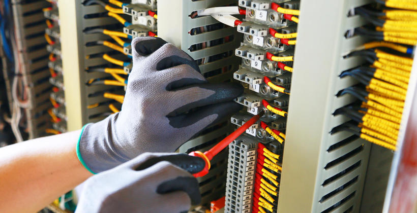 Projektowanie szaf sterowniczych zgodnie z wymaganiami systemów automatyki przemysłowej Projektowanie szaf sterowniczych zgodnie z wymaganiami systemów automatyki przemysłowej