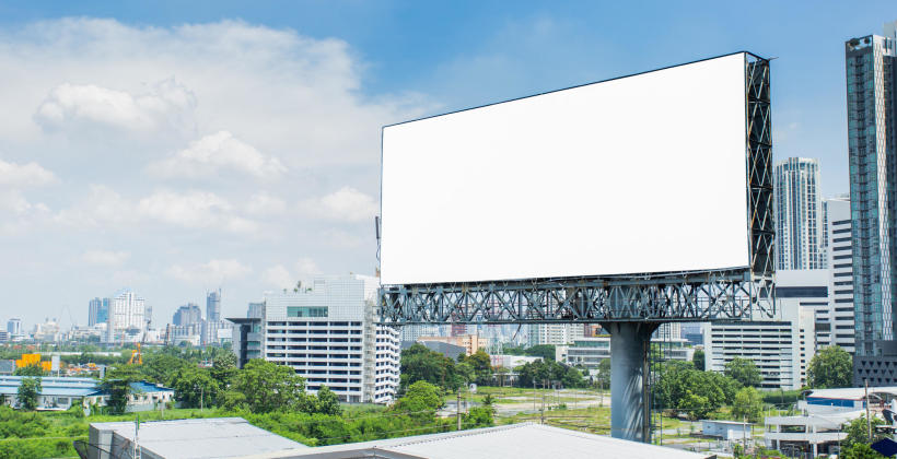 Baner reklamowy, a może plandeka? Sprawdź ofertę firmy Bila-Plan