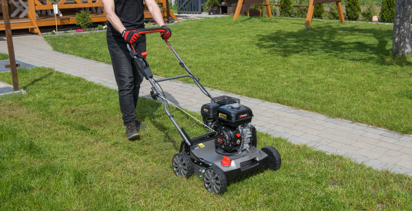 Na co zwrócić uwagę wybierając wertykulator do ogrodu?