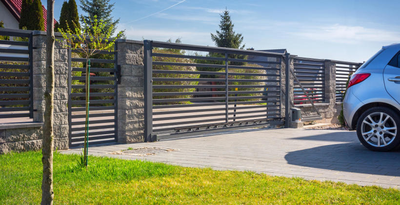 Bramy, ogrodzenia, balustrady — zabezpieczenie i dekoracja posiadłości Bramy, ogrodzenia, balustrady — zabezpieczenie i dekoracja posiadłości
