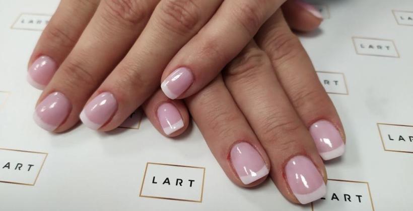 Manicure francuski – klasyka ponad wszystko