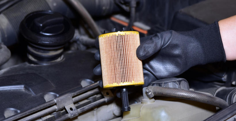 Wymiana olejów i filtrów samochodowych w ofercie firmy Moto-Rem Wymiana olejów i filtrów samochodowych w ofercie firmy Moto-Rem