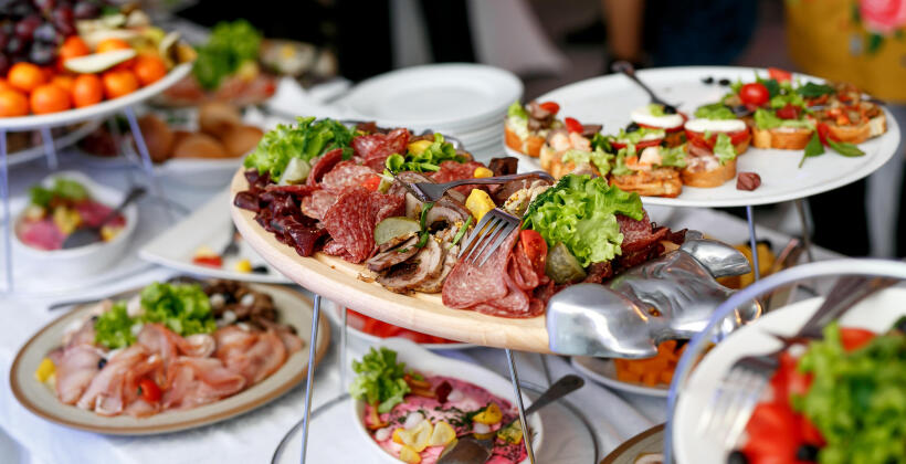 Dlaczego warto zamówić na przyjęcie lub imprezę rodziną dania od firmy cateringowej U Kasi?