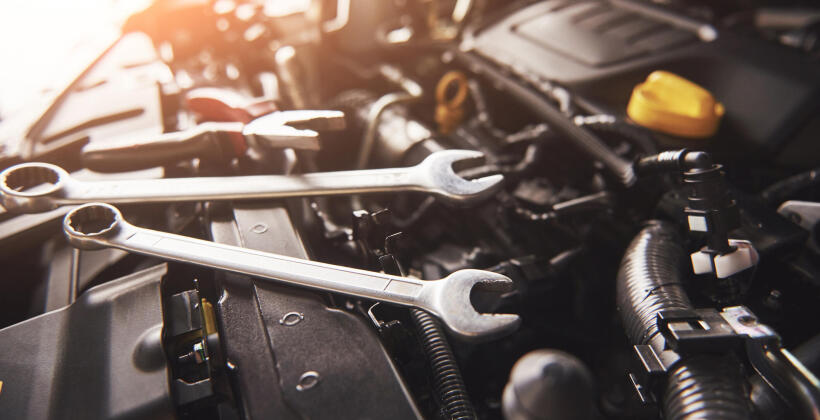 Wszystkie etapy naprawy samochodów marki Mercedes przez elektromechanika z firmy Merc Prog Wszystkie etapy naprawy samochodów marki Mercedes przez elektromechanika z firmy Merc Prog