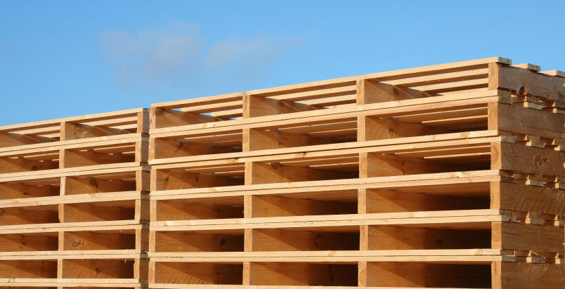 Niestandardowe palety drewniane, czyli najlepsze rozwiązanie dla transportów specjalnych