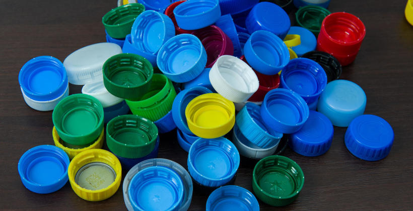 Dlaczego warto zbierać plastikowe nakrętki? Dlaczego warto zbierać plastikowe nakrętki?