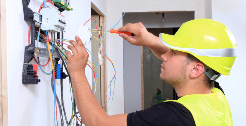 Prawidłowo instalacja elektryczna to komfort życia domowników. Prawidłowo instalacja elektryczna to komfort życia domowników.