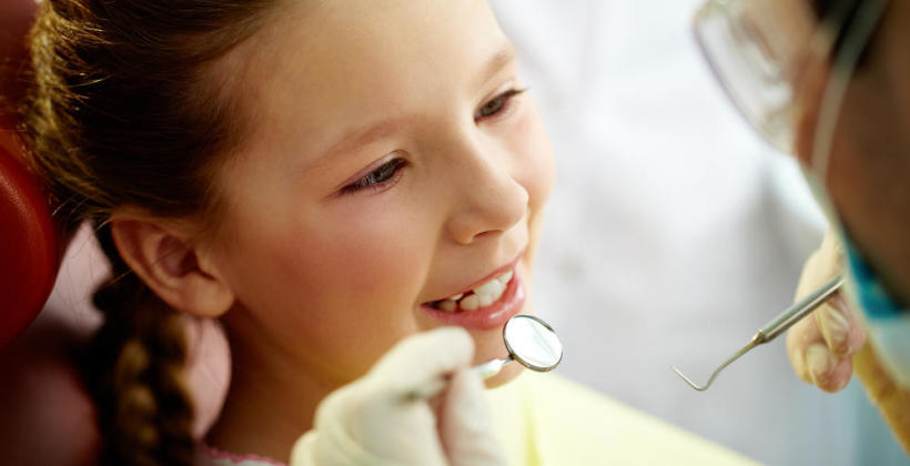 Przychodzi dziecko do dentysty, czyli co warto wiedzieć o wizytach naszych pociech u dentysty Przychodzi dziecko do dentysty, czyli co warto wiedzieć o wizytach naszych pociech u dentysty