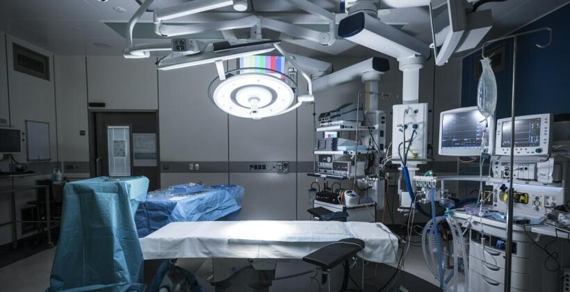 Lampy operacyjne - kluczowy element wyposażenia każdej sali operacyjnej. Medicom