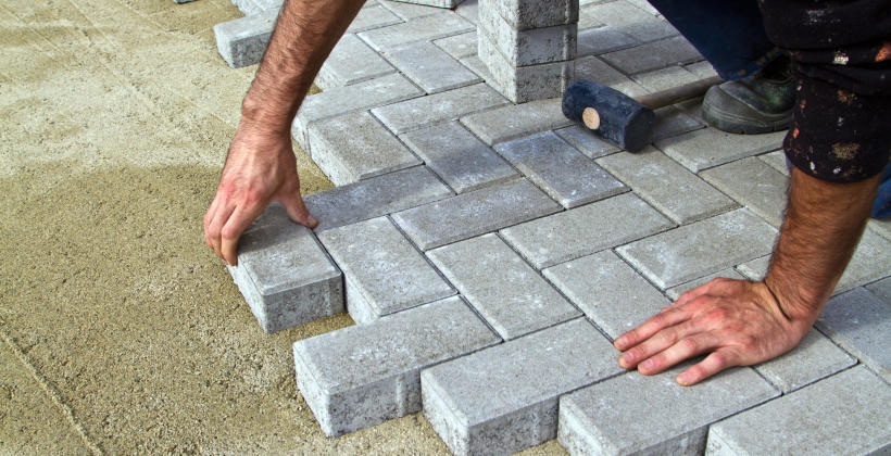 Budowa ścieżki i podjazdu przy domu – prace ziemne Budowa ścieżki i podjazdu przy domu – prace ziemne