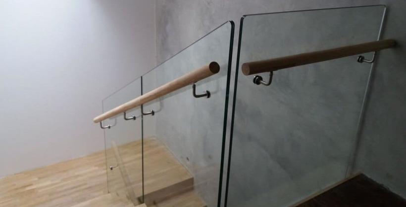 Szklane balustrady – czy warto zastosować je w swoim domu? Szklane balustrady – czy warto zastosować je w swoim domu?