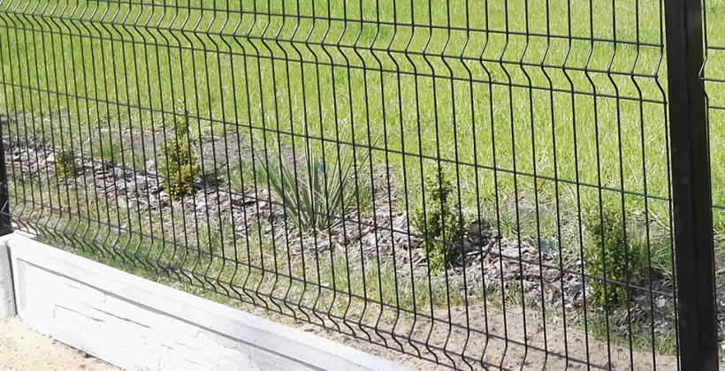 Ogrodzenia panelowe z drutu stalowego. Jakie są ich największe zalety i gdzie sprawdzą się najlepiej? Ogrodzenia panelowe z drutu stalowego. Jakie są ich największe zalety i gdzie sprawdzą się najlepiej?