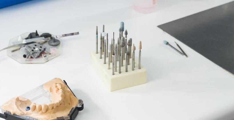 Kamienie szlifierskie w stomatologii – Zakrzewski Dental