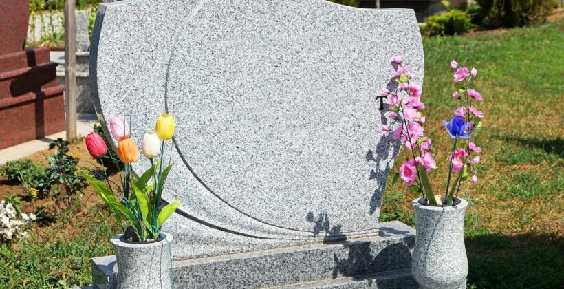 Wybór elementów do projektu nagrobka