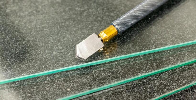 Obróbka krawędzi szkła – Jak Szkło Żogała