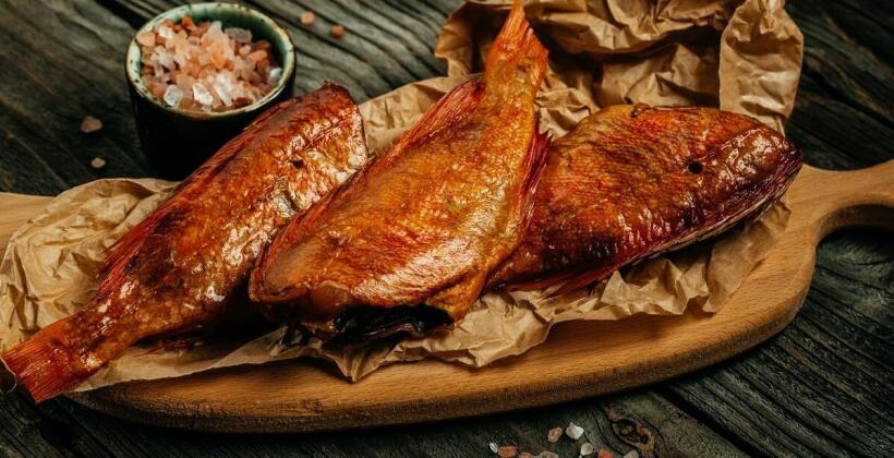 Wędzone ryby – aromatyczne smaki i techniki przygotowania