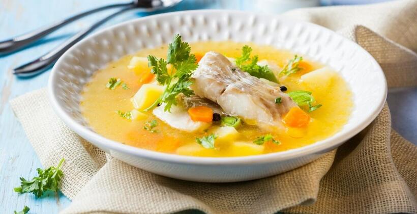 Aromatyczna zupa rybna – przepis i porady
