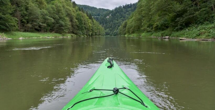 Jak wygląda spokojny spływ rzeką dla osoby, która płynie pierwszy raz