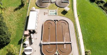 Jakie prace wykonuje firma KRAZ w ramach obsługi oczyszczalni ścieków?