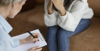 Jak rozpoznać, że po trudnym doświadczeniu potrzebna jest psychotraumatologia