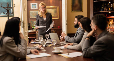 Kiedy członek zarządu nie odpowiada za zobowiązania spółki?