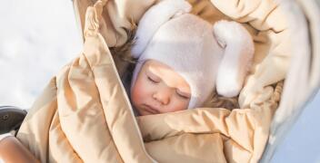 Zalety śpiworków dziecięcych jako esencja wygody i bezpieczeństwa
