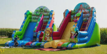 Czy warto wynająć dmuchaną zjeżdżalnię na imprezę dla dzieci? -Urwisowo Anna Sikora