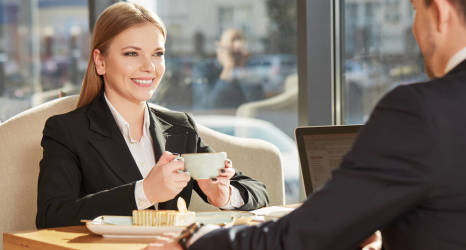 Jak się ubrać na kolację biznesową?