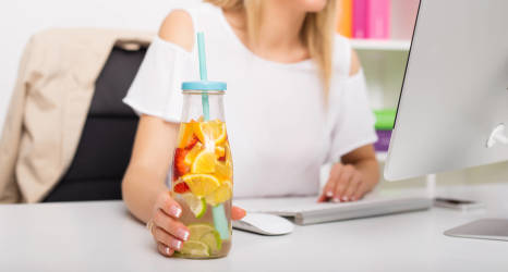 Lato w biurze – jakie warunki powinien zapewnić pracodawca?