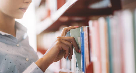 Praca i studia – czy da się to połączyć i dlaczego warto?