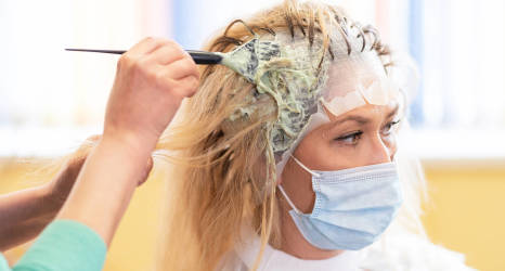 Otwarcie salonów kosmetycznych i fryzjerskich w nowym reżimie sanitarnym. Jesteś właścicielem? Sprawdź, co musisz wiedzieć