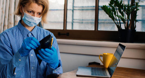 Jaka jest procedura składania wniosków o dofinansowanie wynagrodzeń pracowników w związku z przestojem ekonomicznym lub obniżonym wymiarem czasu pracy?