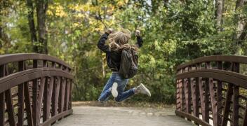 Rynek plecaków szkolnych w Polsce - analiza sezonowego giganta i kluczowe czynniki sukcesu w branży