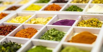 Barwniki naturalne w przemyśle mleczarskim