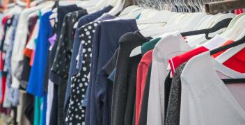 Koszulki Gildan JHK – wygoda i funkcjonalność dla pracowników