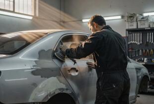Od oględzin do odbioru — jak warsztat przywraca auto po kolizji
