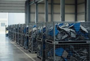 Jak odpady z tworzyw wpływają na koszty i zgodność w zakładzie produkcyjnym w Wielkopolsce