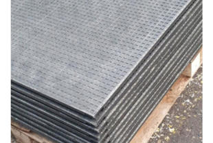 Grabowski Export-Import | Dlaczego warto zrezygnować ze ściółki organicznej na rzecz mat stajennych?