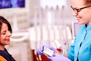 Odbudowa i odtwarzanie zębów w ramach leczenia protetycznego